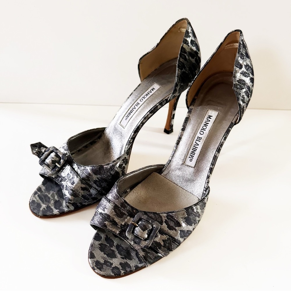 Manolo Blahnik Women’s 9 -39- Silver Cheetah Metallic Buckle D’orsay Heels
